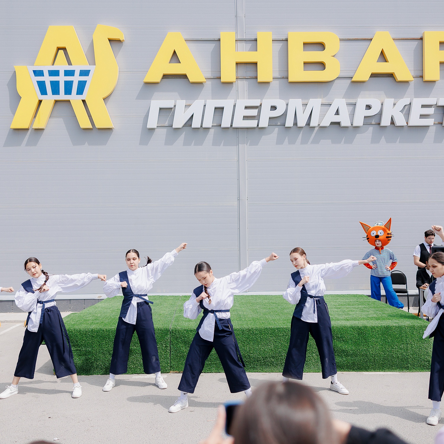 «АНВАР» гипермаркетіне – 3 жыл! | Гипермаркету «АНВАР» — 3 года!